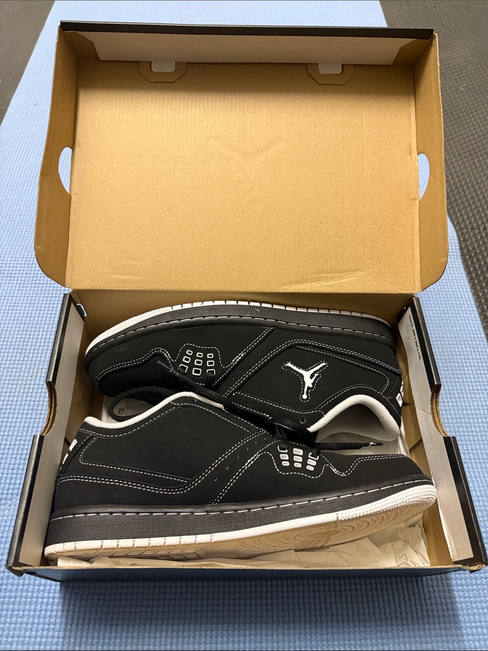 Men's Jordan 1 Flight Low Black Low-Top Basketball Sneakers with White Accents - Picture 5 of 6